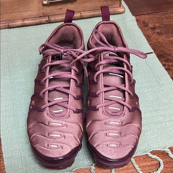 Nike Air VaporMax Plus in Smokey Mauve - Picture 2 of 8